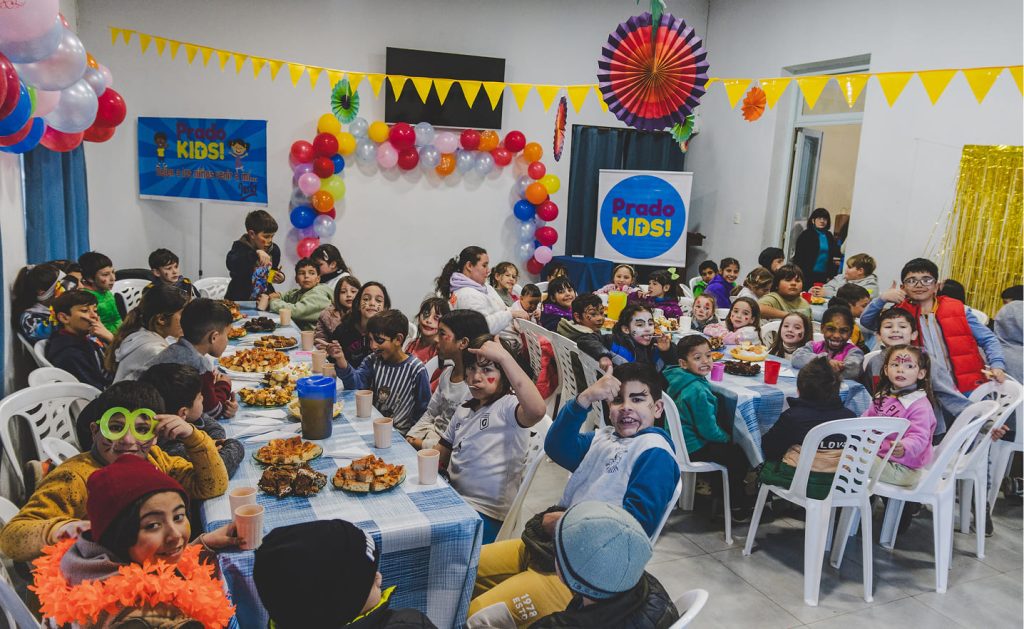Foto de niños en la fiesta de Prado Kids 2024